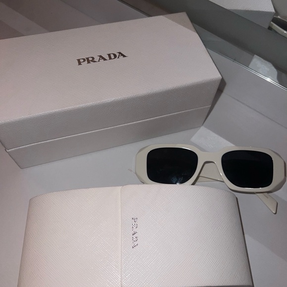 Authentic white Prada sunglassses - Picture 5 of 5